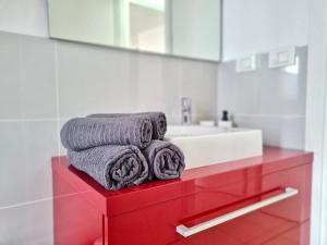 a bathroom with towels on a red drawer at La casa di Laura in Seregno