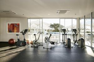 een fitnessruimte met diverse loopbanden en hometrainers bij Art Series - The Watson in Adelaide