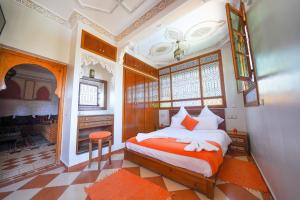 Un pat sau paturi într-o cameră la Villa Timskrine Marrakech-Private Pool-Panoramic View +36 fotografii