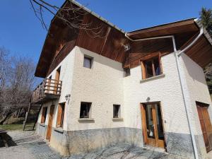 Budova, kde se chata nachází