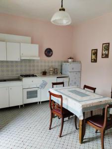 Η κουζίνα ή μικρή κουζίνα στο Casa Liseth +1 φωτογραφίες