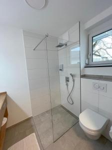 Koupelna v ubytování MEIN MOTEL - Self Check-in + 37 fotografií