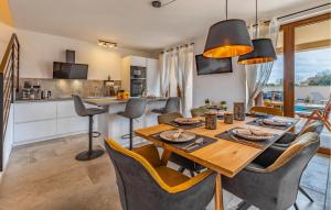 a dining room and kitchen with a table and chairs at Gorgeous Home In Vodnjan With Wifi in Vodnjan