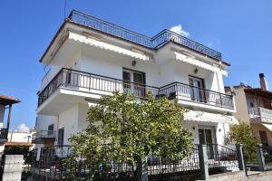 Το κτήριο όπου στεγάζεται  το διαμέρισμα