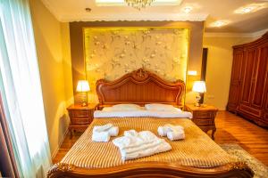 Postel nebo postele na pokoji v ubytování HOTEL caravan palace