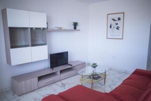 Televisi dan/atau pusat hiburan di Cova da Iria 2 bedroom apartment