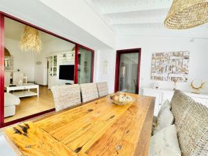 TV a/nebo společenská místnost v ubytování MAISON SAJARELLE