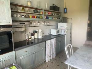 Photo de la galerie de l'établissement charmante maison avec belle vue, à Sarrazac