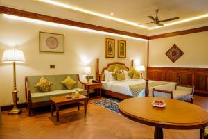 Postel nebo postele na pokoji v ubytování Aahana Resort - Jim Corbett