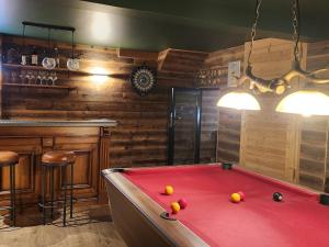 a pool table in a room with a bar at Chalet Valloire, 7 pièces, 14 personnes - FR-1-263-532 in Valloire