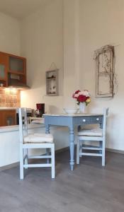 a kitchen with a blue table and two chairs at EORA Cozy Apartment, kamari Xylokastro in Kamárion