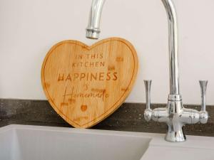 a wooden heart on the back of a sink at 1 Bed in Pateley Bridge 88618 in Pateley Bridge