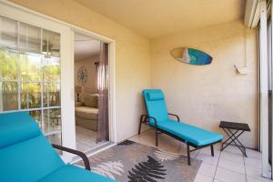 Ruang duduk di 5 mi to Beaches, private, end unit, relaxing, POOL! +28 gambar