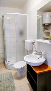 Kúpeľňa v ubytovaní Apartman Murter 2+1 + 8 fotografií