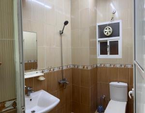 Ένα μπάνιο στο Al Manafa Furnished Apartments