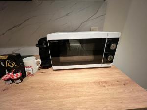 a white microwave sitting on top of a counter at Le zénith vieille ville d'Annecy in Annecy