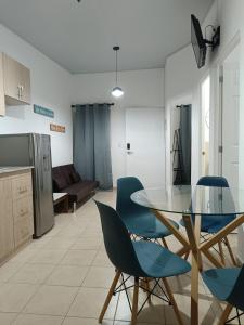 a kitchen and a dining room with a glass table and chairs at Mini casa Ecoterra Santa Ana in Santa Ana