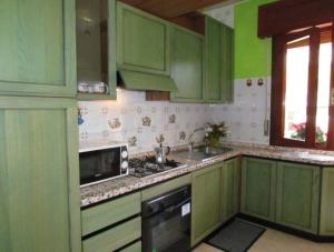A kitchen or kitchenette at Furnished apartment near the beach Még 18 kép