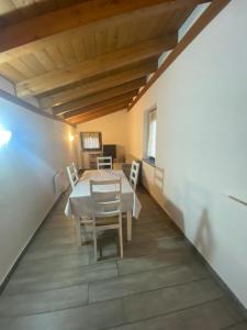 a dining room with a table and chairs at Apartments Il Delfino in Aosta