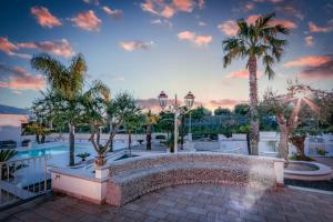 Piscina di Villa Vesuvio o nelle vicinanze