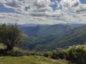 a view of a valley in the mountains at Chambre Mendi pausa in Irissarry +5 photos