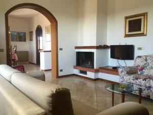 a living room with a couch and a fireplace at Il relax tra mare e campagna in Castiglione della Pescaia
