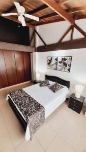 Postel nebo postele na pokoji v ubytování Apartamento Turístico En Calarcá Quindío a 10 min de Armenia
