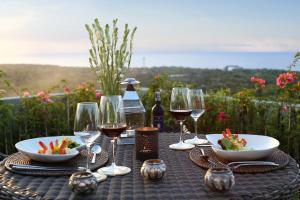 Hidden Hills Villas - Small Luxury Hotels of The World的酒水