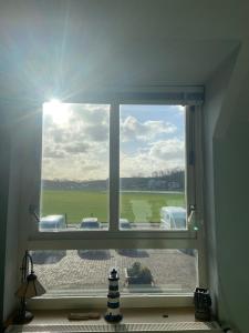 a window with a view of a yard at Appartement Twins in Wijk aan Zee