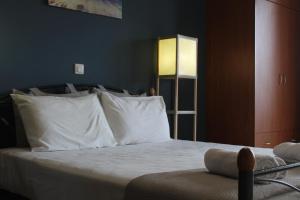Posteľ alebo postele v izbe v ubytovaní Village Drapanias Apartments