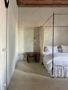 a bedroom with a large bed and a table at La Saracina in Pienza