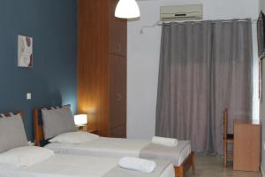 Posteľ alebo postele v izbe v ubytovaní Village Drapanias Apartments