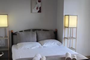 Posteľ alebo postele v izbe v ubytovaní Village Drapanias Apartments