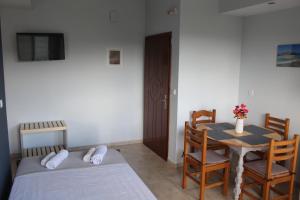 Posteľ alebo postele v izbe v ubytovaní Village Drapanias Apartments
