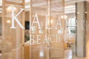 uma janela com as palavras kahala hotel de praia em Kalamaki Beach Hotel, Zakynthos Island em Kalamaki