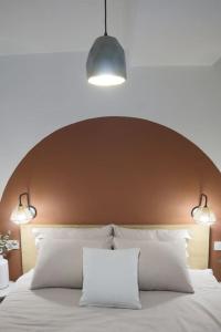 Postel nebo postele na pokoji v ubytování To Spitaki sas, in Santorini!