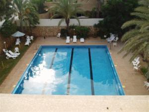 an overhead view of a swimming pool in a hotel at Herzliya Pituach Apartment with Pool, by the Beach in Herzliya