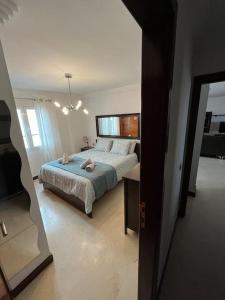a bedroom with a bed with two towels on it at Apartamento San Eloy con plaza de garaje in Playa Honda