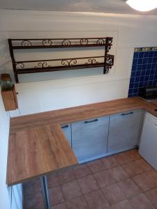 Kuchnia lub aneks kuchenny w obiekcie appartement climatisé 35 m2 pour 1 couple - piscine partagée -