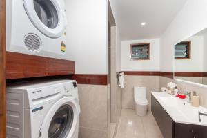 Koupelna v ubytování Atupa Suites + 6 fotografií