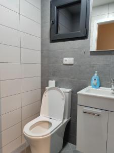 a bathroom with a toilet and a sink at Chata Šimterka in Louka