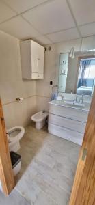 A bathroom at Xeraco Beach Alma