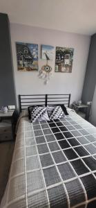 A bed or beds in a room at Xeraco Beach Alma