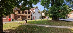 a park with a tree and some houses at COZY SCHWABACH # frisch renoviertes Fachwerk # 100qm # Modern # Balkon # Netflix in Schwabach