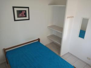 a bedroom with a bed and a mirror at Pousada/Flat Praia Do Sonho in Itanhaém