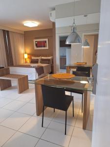 a kitchen and living room with a bed and a table at Rio stay Residence Flat Com Wi-Fi e Cozinha in Rio de Janeiro