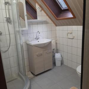 A bathroom at Rózsa Vendégház