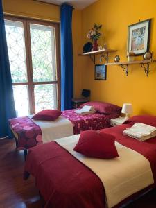 a room with three beds and a window at LunaBed Roma - Affitti brevi in Rome