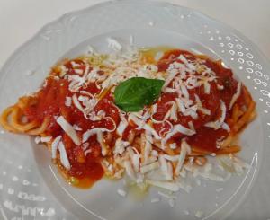 Makanan di atau berdekatan hotel
