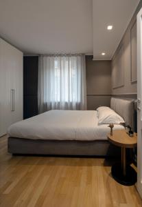 Posteľ alebo postele v izbe v ubytovaní REGO APARTMENTS - Boutique Aparthotel & Serenity Spa with some off-site apartments in the Heart of Bergamo City Center